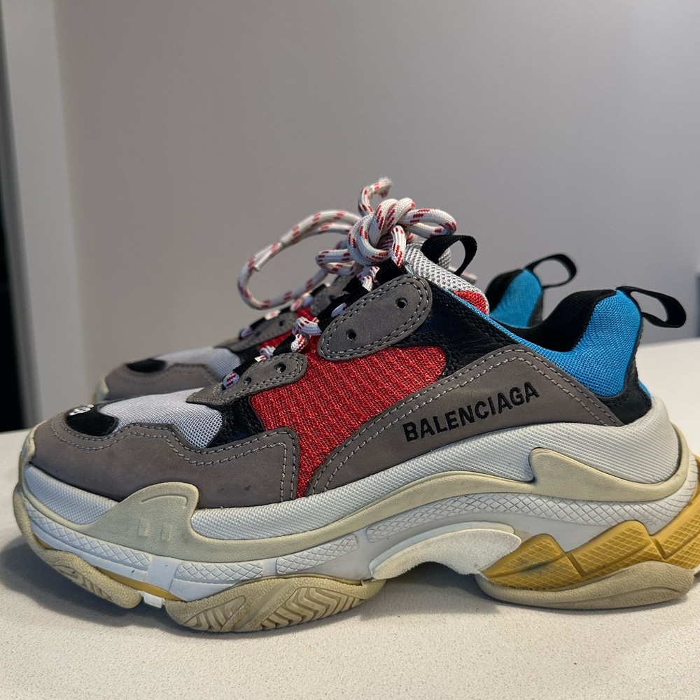 Balenciaga triple S sneakers (great condition)